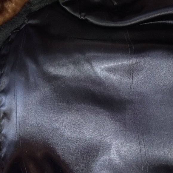 Vintage 1960s black A-line wool coat, three large buttons, faux fur collar - Picture 8 of 16